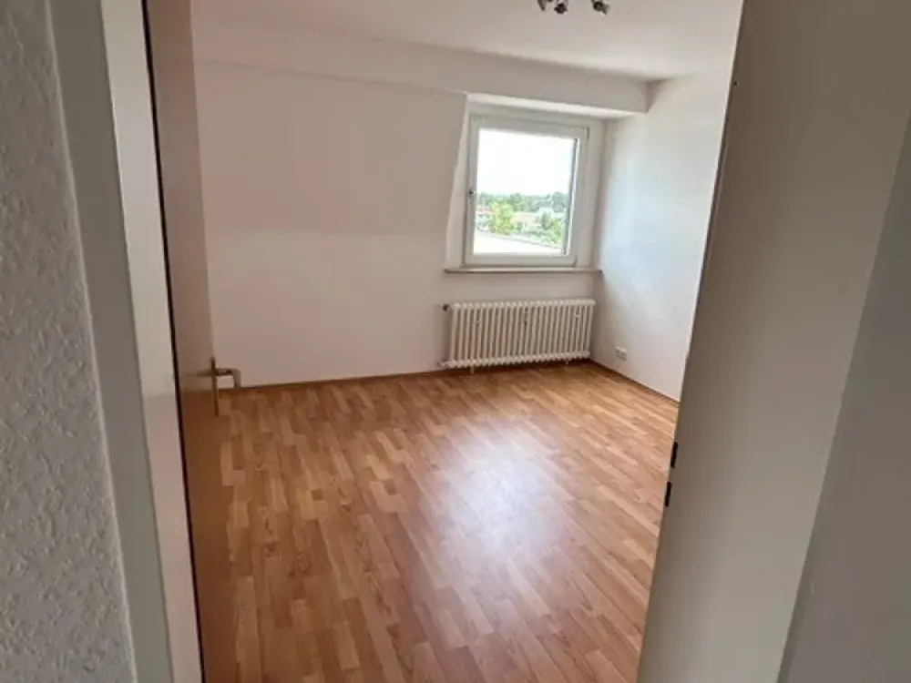 Helle 3 Zimmer Dachgeschosswohnung mit schönem Ausblick über Köln