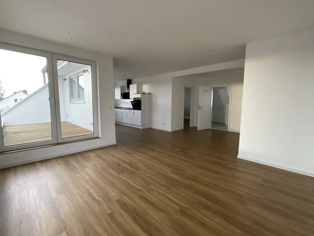 Modern Living: Renovated 2-Room Apartment with Roof Terrace and Fitted Kitchen in Langenhagen-Wiesenau