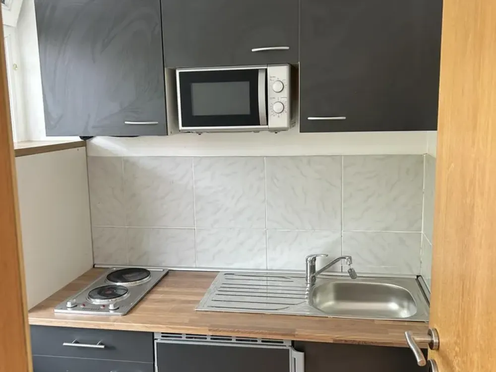 Studentenwohnung mit Pantryküche und Balkon(Whg.21)