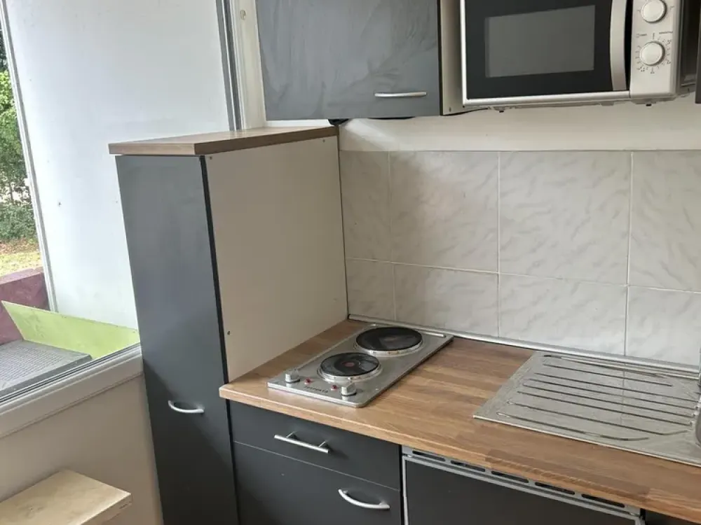 Studentenwohnung mit Pantryküche und Balkon(Whg.21)