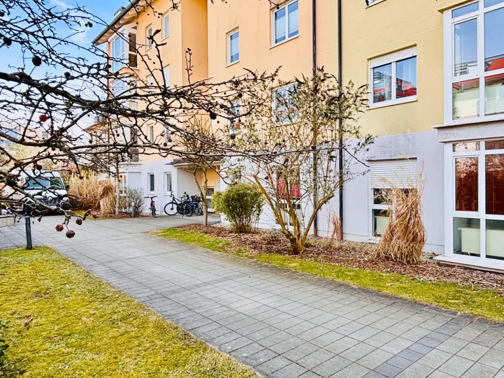 Stylish 3-Room Apartment with High-End Interior and Fitted Kitchen in Munich Obergiesing