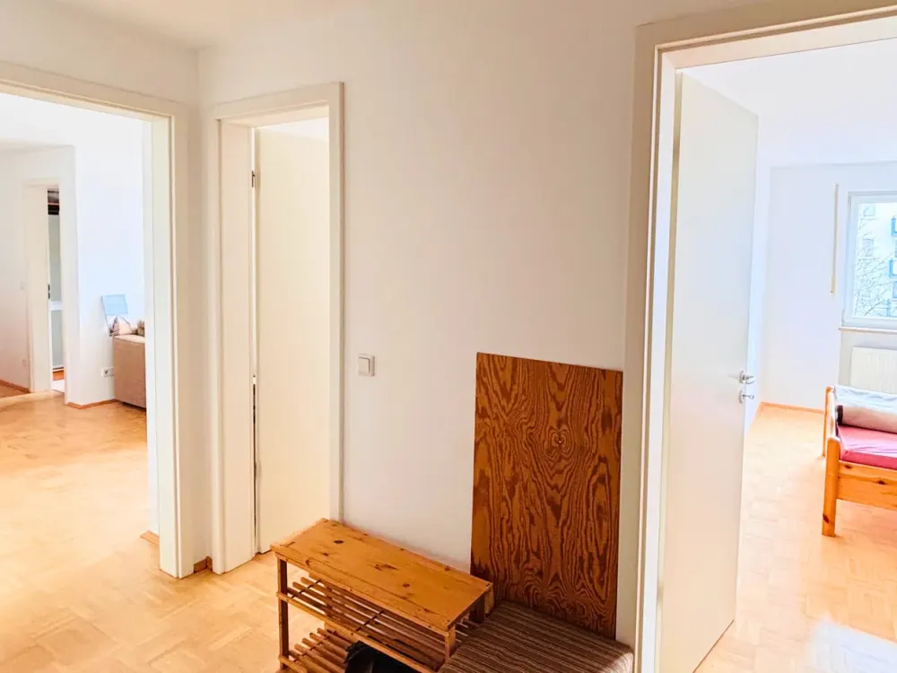 Stylish 3-Room Apartment with High-End Interior and Fitted Kitchen in Munich Obergiesing