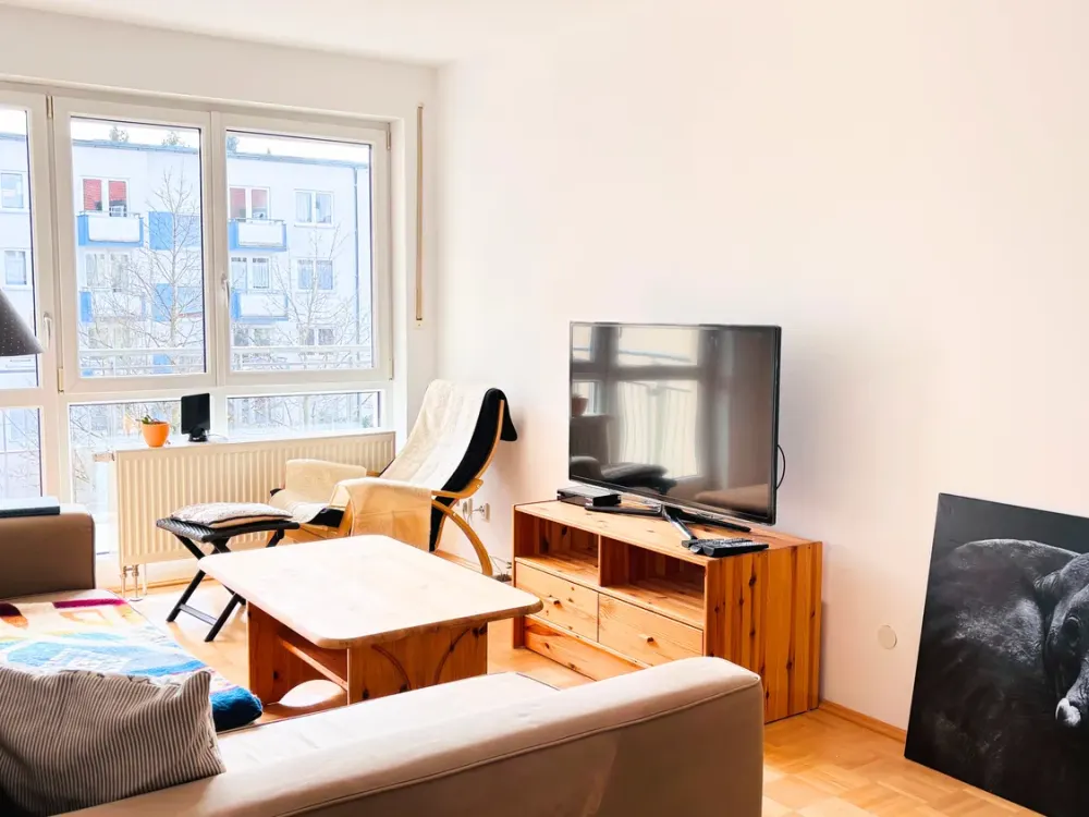 Stylish 3-Room Apartment with High-End Interior and Fitted Kitchen in Munich Obergiesing