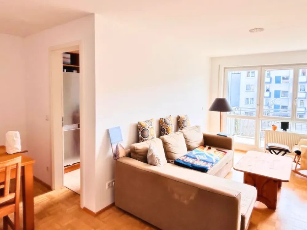 Stylish 3-Room Apartment with High-End Interior and Fitted Kitchen in Munich Obergiesing