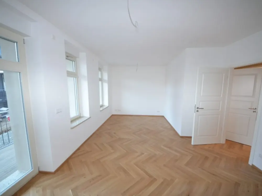 Hochwertig sanierter Altbau mit Parkett und Fußbodenheizung !