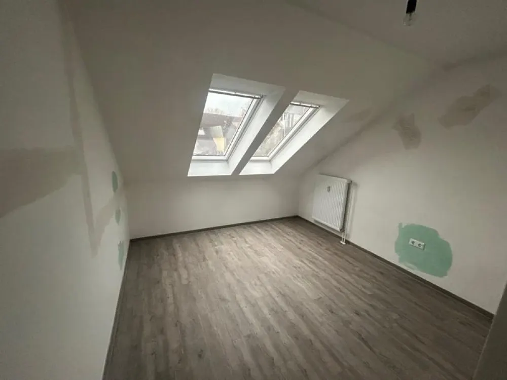 Helle 3-Zimmer-Wohnung mit großem Badezimmer inkl PKW Stellplatz