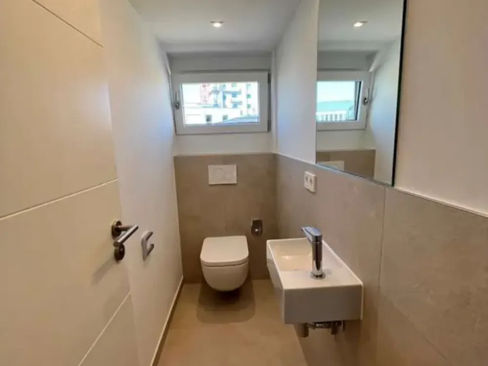 Außergewöhnliche 2,5-Zimmer-DG-Wohnung mit Schlafebene & Balkon, direkt am Rotebühlplatz