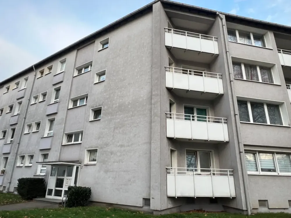 Renovierte 3 Zi.-Whng. mit Balkon - weisses Wannenbad - Duisburg Rheinhausen. 2 Monate Mietfrei!