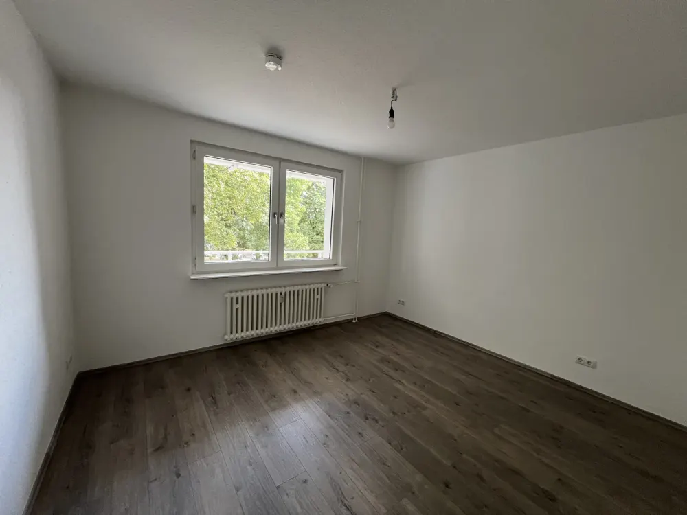 Renovierte 3 Zi.-Whng. mit Balkon - weisses Wannenbad - Duisburg Rheinhausen. 2 Monate Mietfrei!
