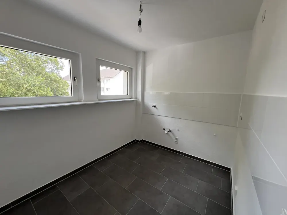 Renovierte 3 Zi.-Whng. mit Balkon - weisses Wannenbad - Duisburg Rheinhausen. 2 Monate Mietfrei!