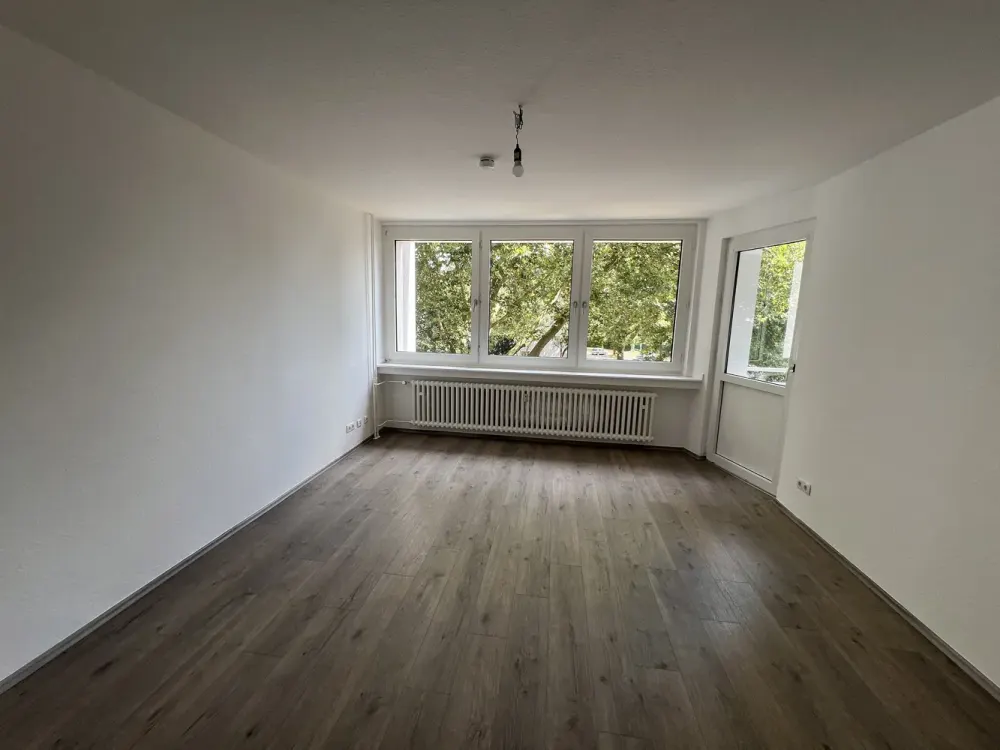 Renovierte 3 Zi.-Whng. mit Balkon - weisses Wannenbad - Duisburg Rheinhausen. 2 Monate Mietfrei!