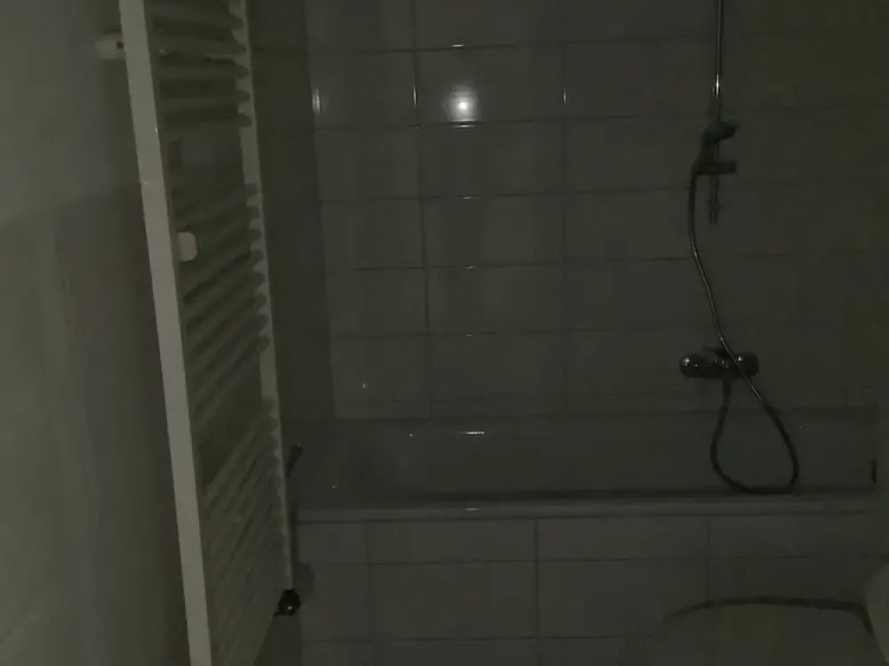 Schöne 3-Zimmerwohnung mit Vinylboden und Wannenbad im Dachgeschoss