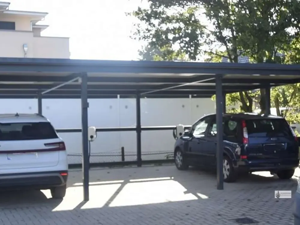 Highly Modern Ground Floor Apartment New Build July 1, 2026 + Roller Shutters + Parking Space without Kitchen with Garden Area
