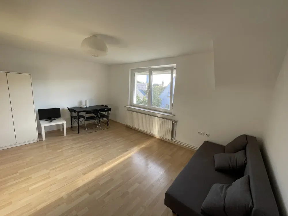 Vollständig renovierte Wohnung mit 2 Zimmer sowie Balkon-Terrasse,Teil Möblierte und Einbauküche