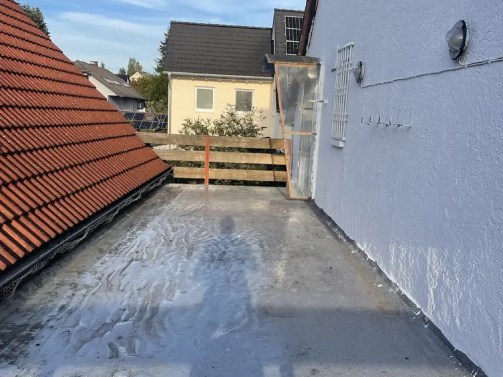 Vollständig renovierte Wohnung mit 2 Zimmer sowie Balkon-Terrasse,Teil Möblierte und Einbauküche