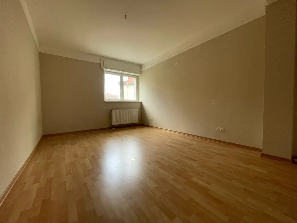 +++ Renovierte Unmöblierte Wohnung in Frankfurt am Main +++