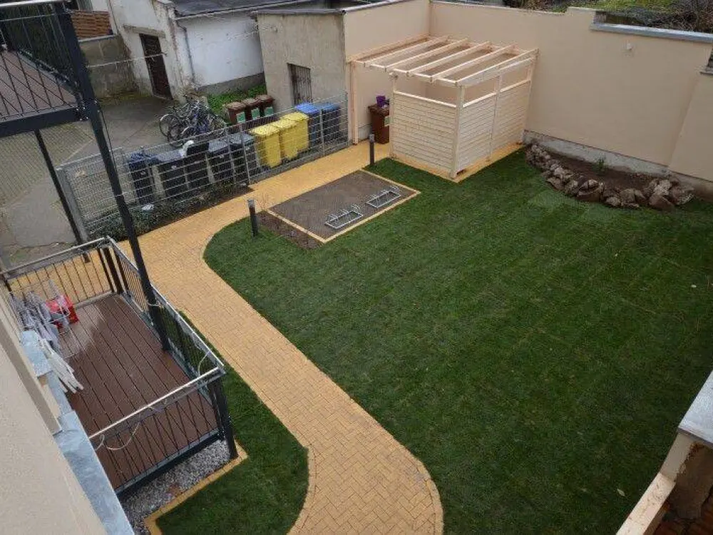 Hochwertig sanierte 3-Zimmer-Wohnung im denkmalgeschützten Altbau Nähe Stünzer Park !