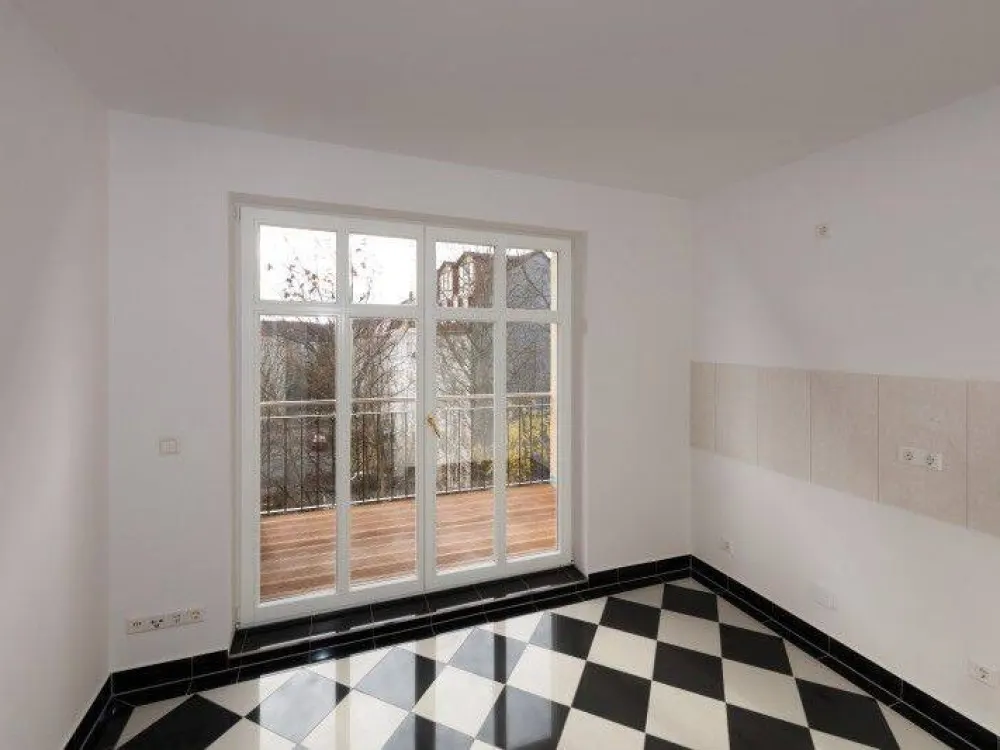 Hochwertig sanierte 3-Zimmer-Wohnung im denkmalgeschützten Altbau Nähe Stünzer Park !