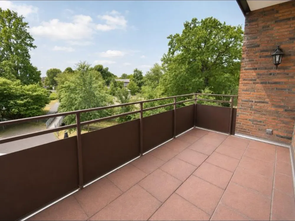 Großzügige 3 Zimmer Wohnung mit Balkon!