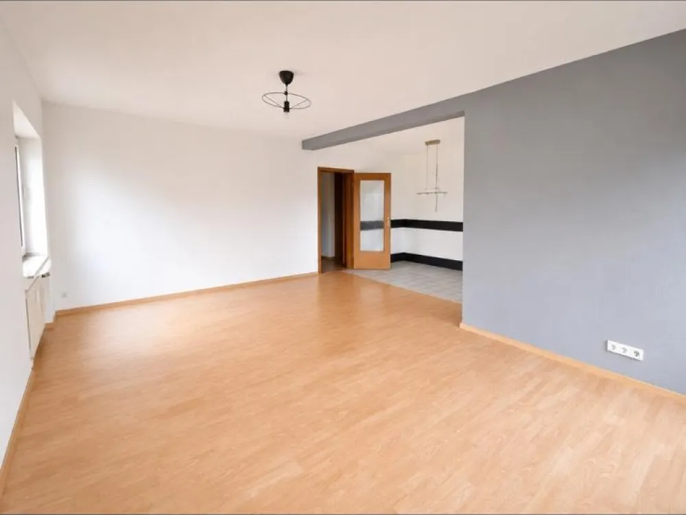 Großzügige 3 Zimmer Wohnung mit Balkon!