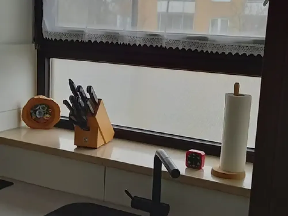 Bright 2-Room Apartment with Large South-Facing Balcony, Very Quiet, 3 Minutes to the Subway