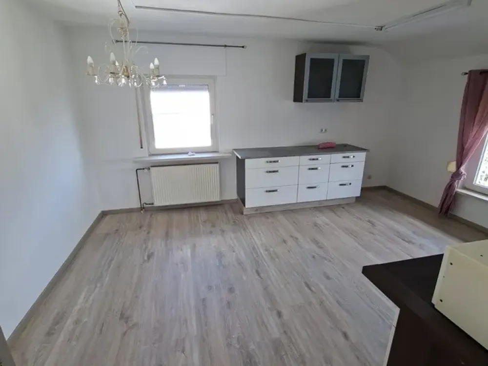 Renovierte 3-Zimmer-Dachgeschosswohnung mit Einbauküche in Erlensee - ab sofort verfügbar
