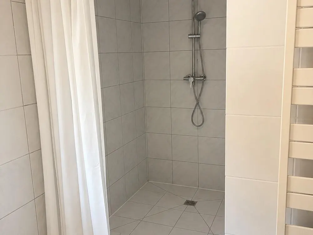 Großzügige 3 Zimmer Wohnung mit Garten, Garage, EBK und Keller