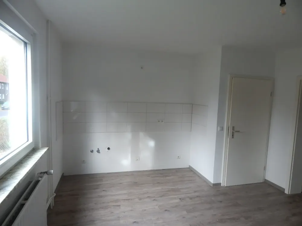 Bald verfügbar! Renovierte 2-Raum Wohnung im 1. OG