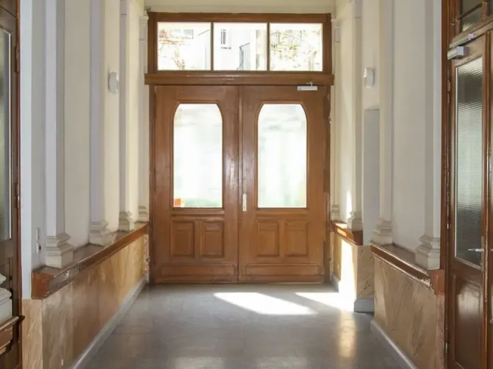 Für Paare oder Singles: Museumsinsel 2-Zimmer Altbauwohnung in Berlin