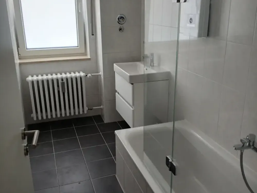Helle 3-Zimmer-Wohnung mit Balkon in zentraler Lage von Karlsfeld (Erstbezug nach Totalsanierung!)