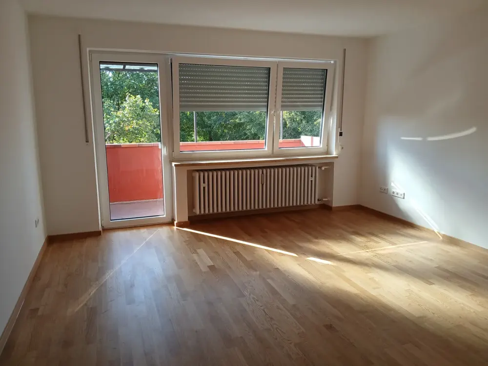 Helle 3-Zimmer-Wohnung mit Balkon in zentraler Lage von Karlsfeld (Erstbezug nach Totalsanierung!)