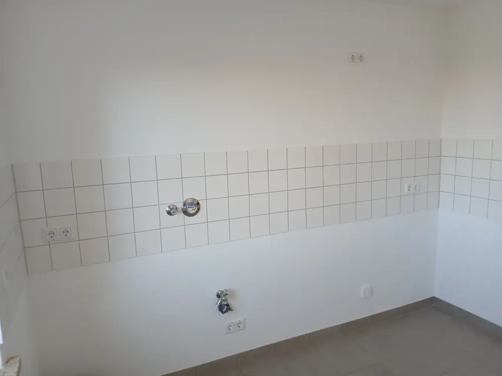 Helle 3-Zimmer-Wohnung mit Balkon in zentraler Lage von Karlsfeld (Erstbezug nach Totalsanierung!)