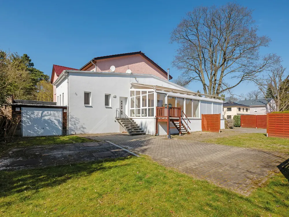 Sonnige 3 Zimmer Wohnung mit Garten und Wintergarten