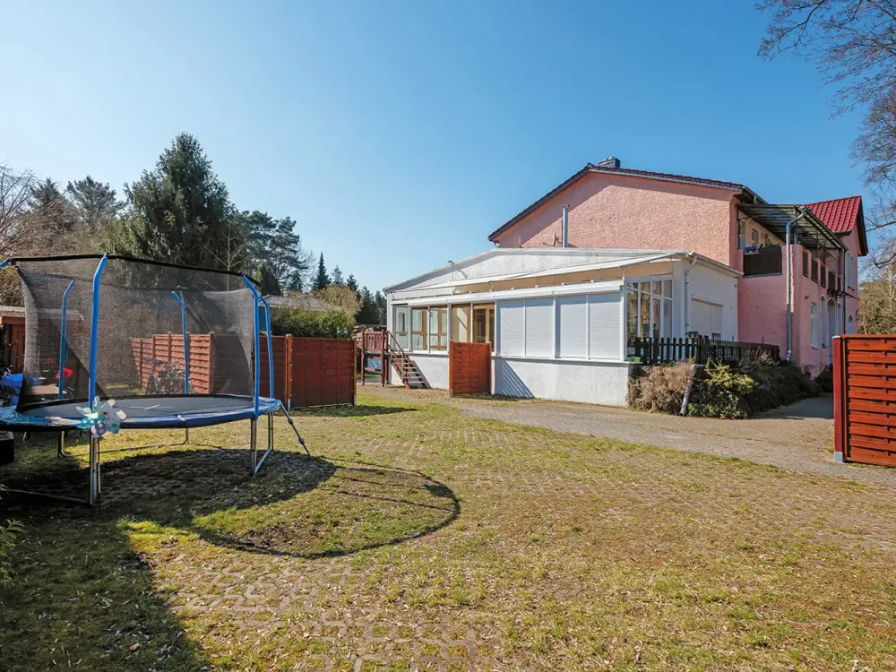 Sonnige 3 Zimmer Wohnung mit Garten und Wintergarten