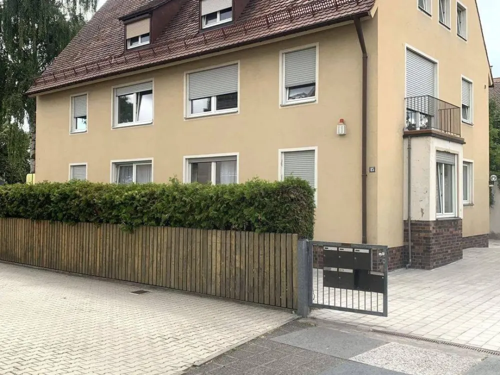 Liebevoll renovierte 3-Zimmer-Wohnung mit großem Balkon