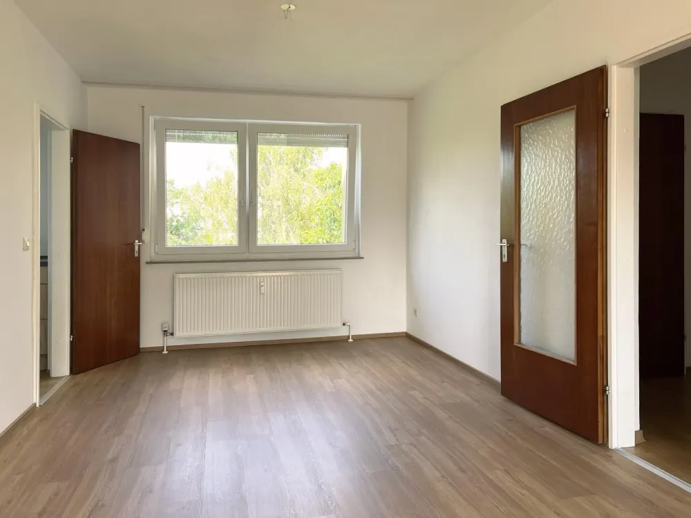 Helle und sanierte 2-Zimmer-Wohnung (68 qm) im Grünen