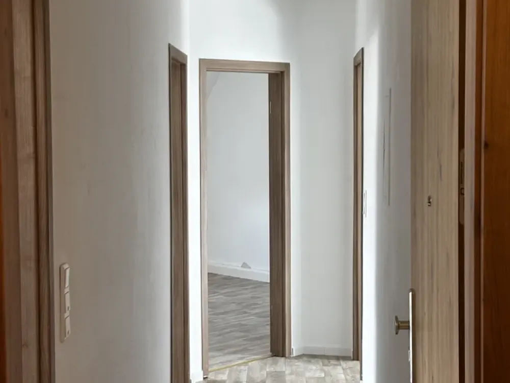 Modernized, bright 2.5-room apartment with cellar & communal parking space