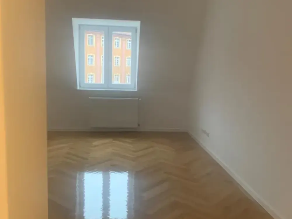 Schöne, sanierte 2-Zimmer-Wohnung mit heller und geräumiger Küche und Balkon