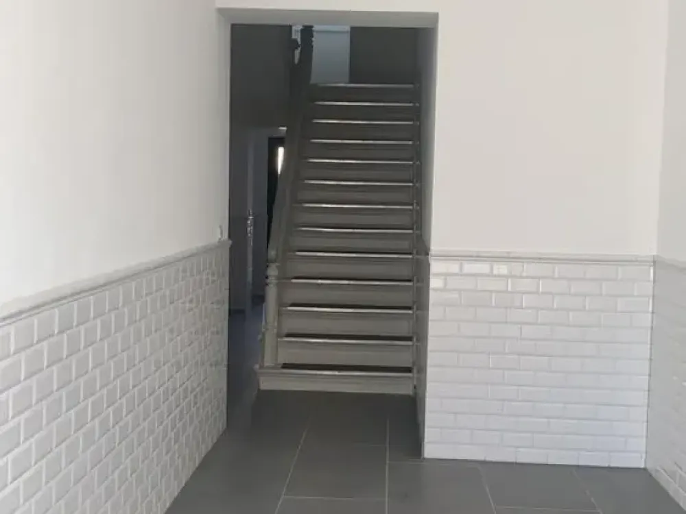 Schöne, sanierte 2-Zimmer-Wohnung mit heller und geräumiger Küche und Balkon