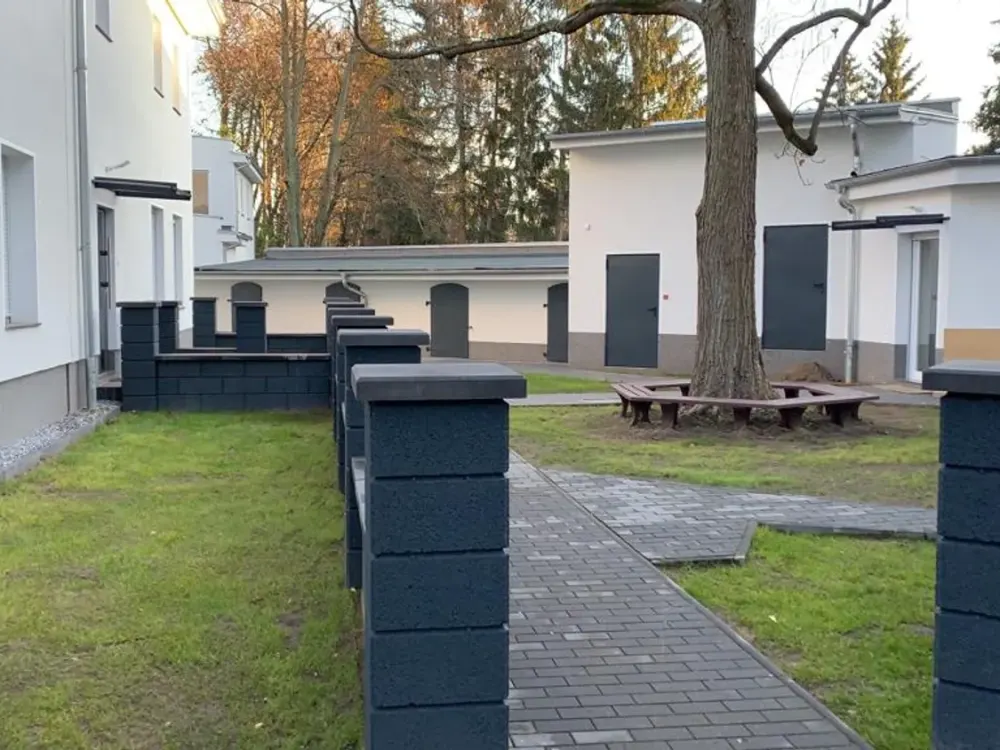 Schöne, sanierte 2-Zimmer-Wohnung mit heller und geräumiger Küche und Balkon