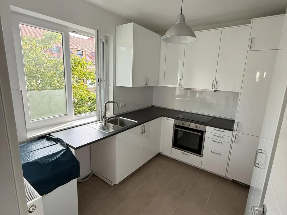 Frisch renovierte und möblierte 2-Zimmer-Wohnung mit 56 m² in Bln
