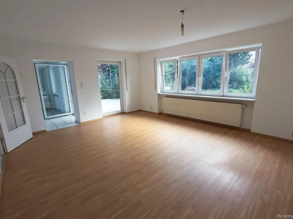 Modernly Divided 3.5-Room Apartment with Terrace and Garden in Dettingen