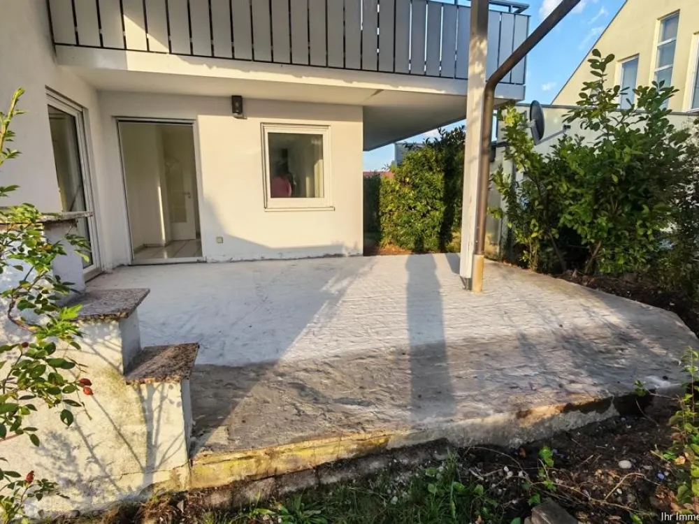 Modernly Divided 3.5-Room Apartment with Terrace and Garden in Dettingen