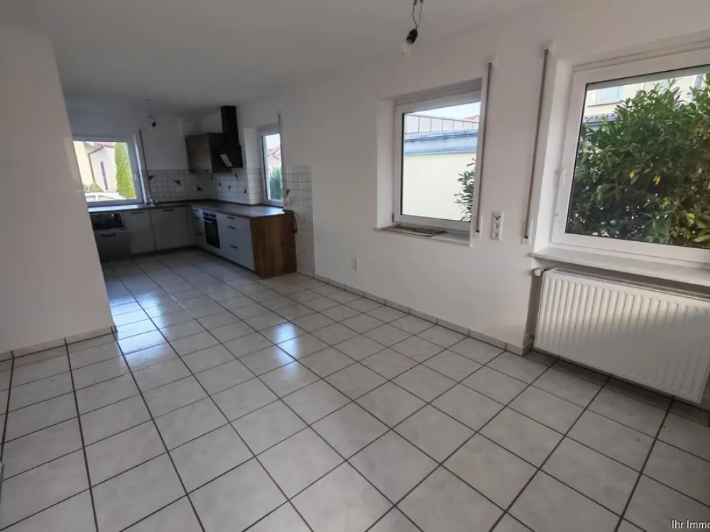 Modernly Divided 3.5-Room Apartment with Terrace and Garden in Dettingen