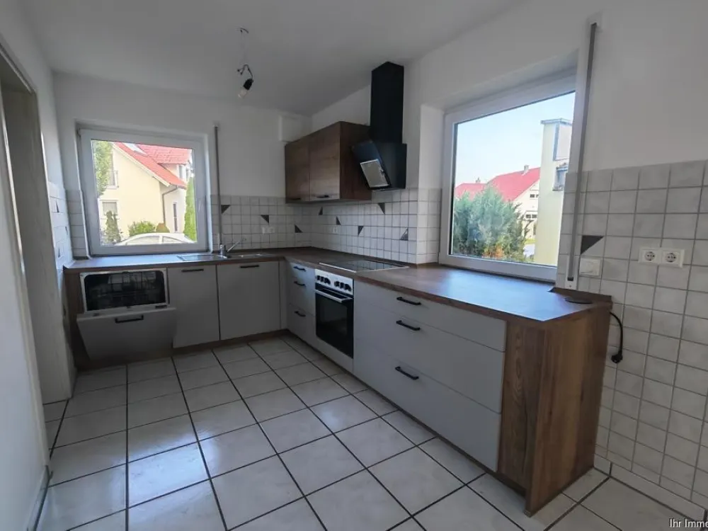Modernly Divided 3.5-Room Apartment with Terrace and Garden in Dettingen