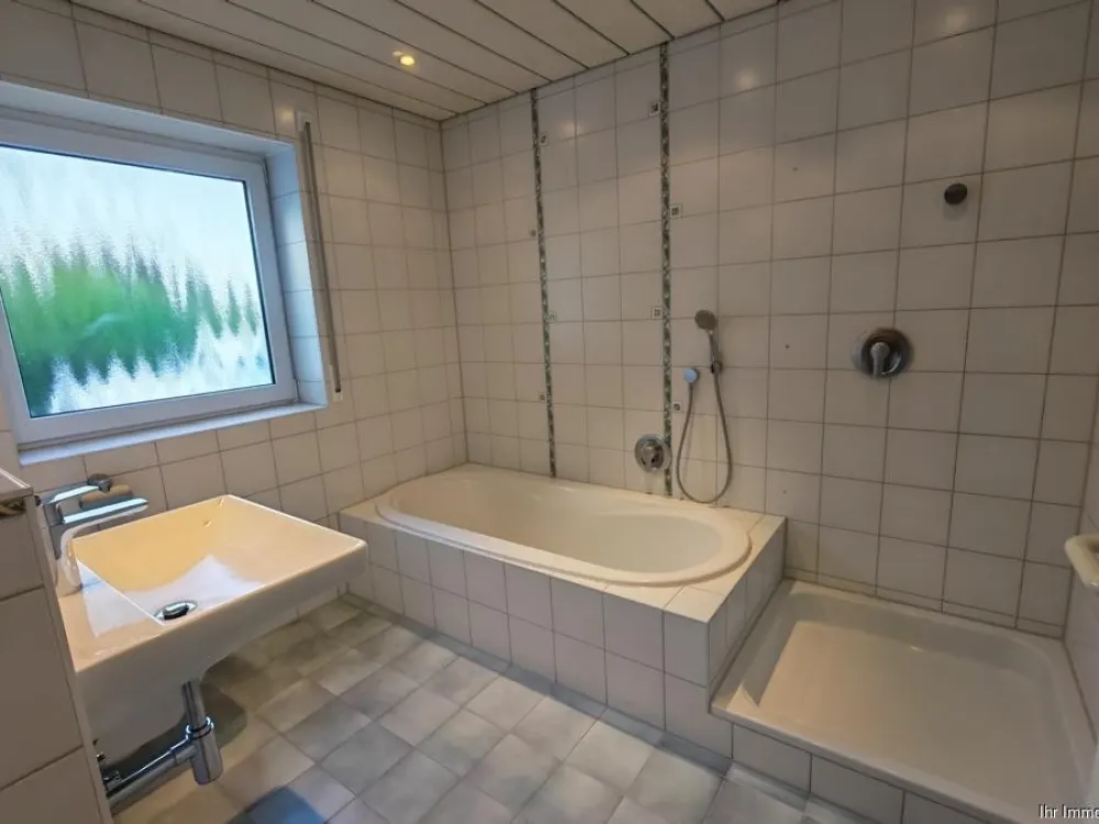 Modernly Divided 3.5-Room Apartment with Terrace and Garden in Dettingen