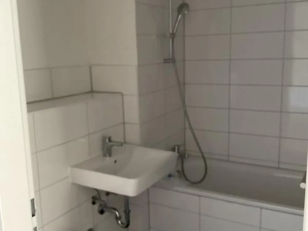 Ab sofort: 3-Zimmer-Wohnung mit Loggia und Wannenbad!