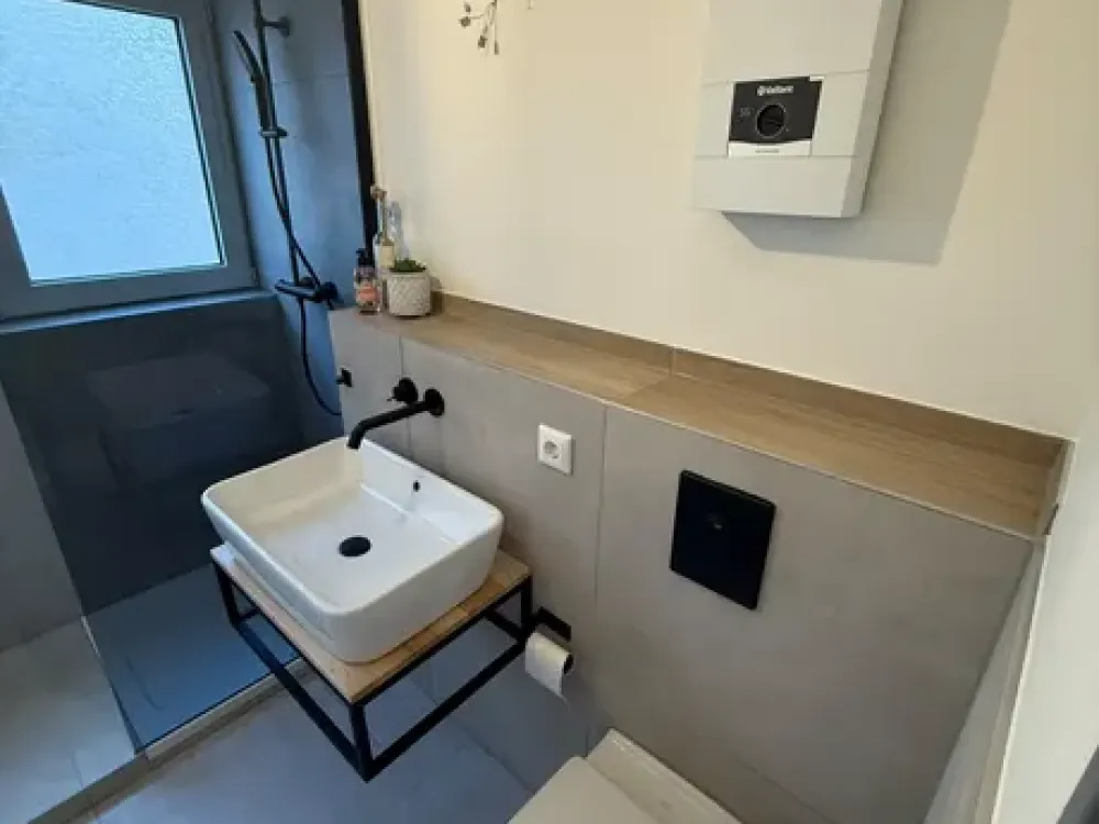 Kernsanierte 3ZKDB und großer Balkon und Stellplatz.