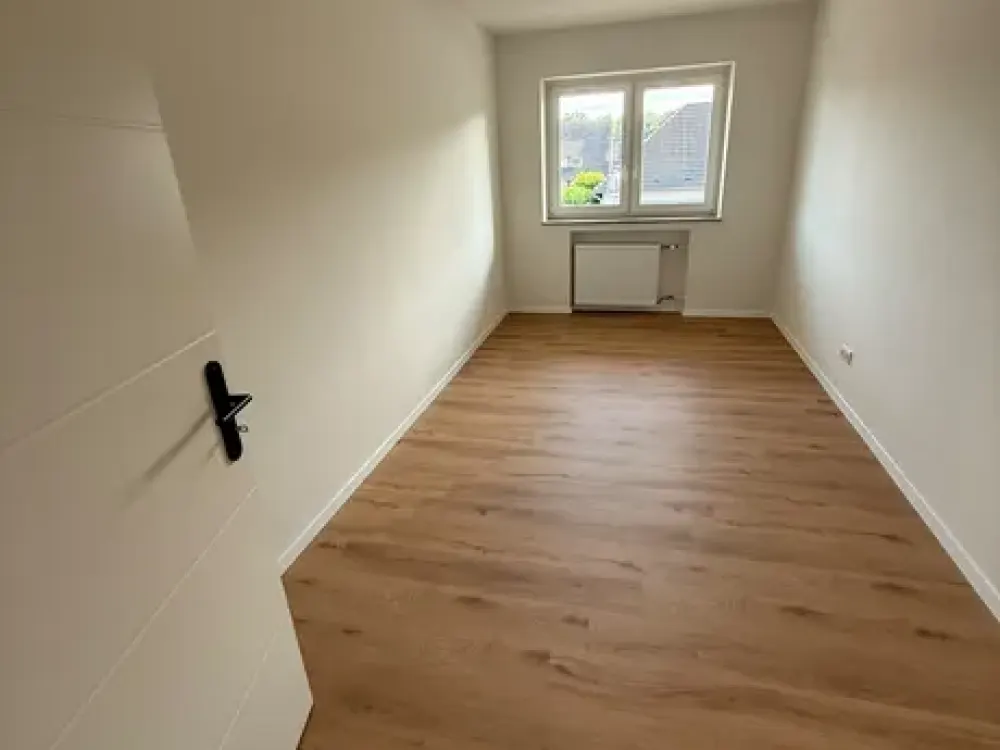 Kernsanierte 3ZKDB und großer Balkon und Stellplatz.