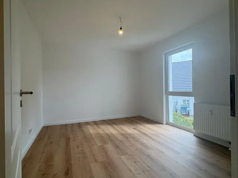 Ruhiges Wohnen am Meer: Sanierte 3-Zimmer-Wohnung mit Balkon & Meerblick im Ostseebad Nienhagen